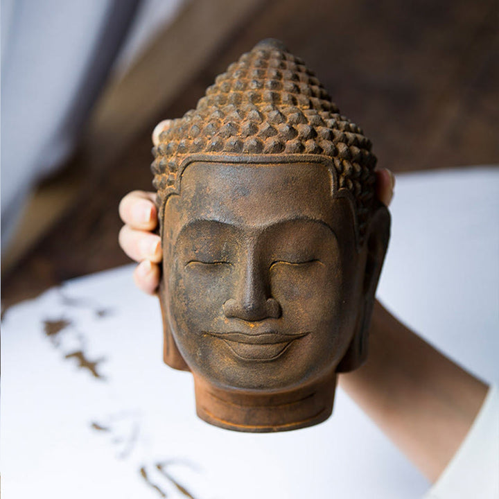 Buddha Stones Yeux fermés Contemplation Tête de Bouddha en méditation Poudre de fer Rouille Statue en résine coulée Décoration de la maison