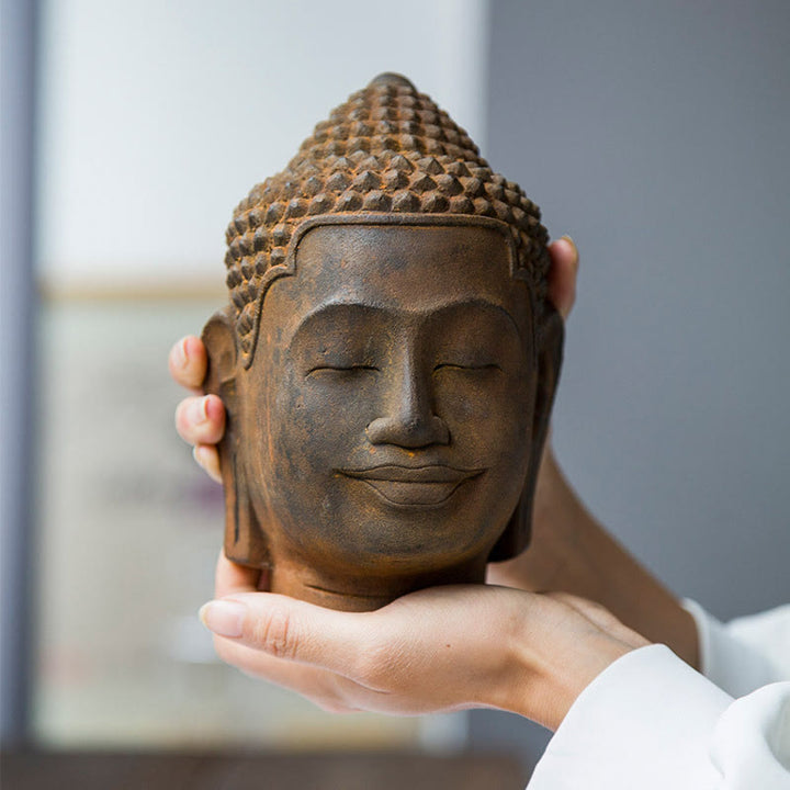 Buddha Stones Yeux fermés Contemplation Tête de Bouddha en méditation Poudre de fer Rouille Statue en résine coulée Décoration de la maison