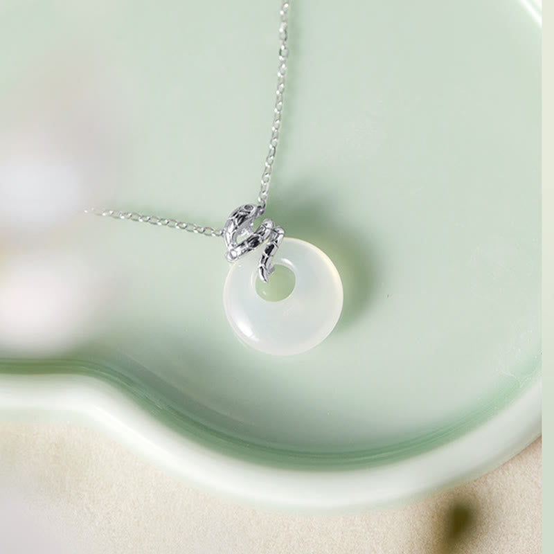 Collier pendentif positif en argent sterling 925 avec boucle de paix en calcédoine naturelle et Buddha Stones Année du serpent