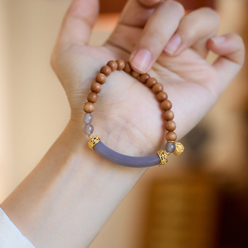 Bracelet manchette demi-jonc en agate grise et calcédoine avec Buddha Stones