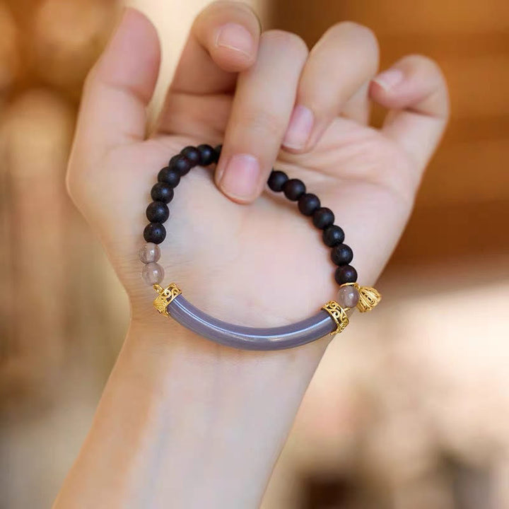 Bracelet manchette demi-jonc en agate grise et calcédoine avec Buddha Stones