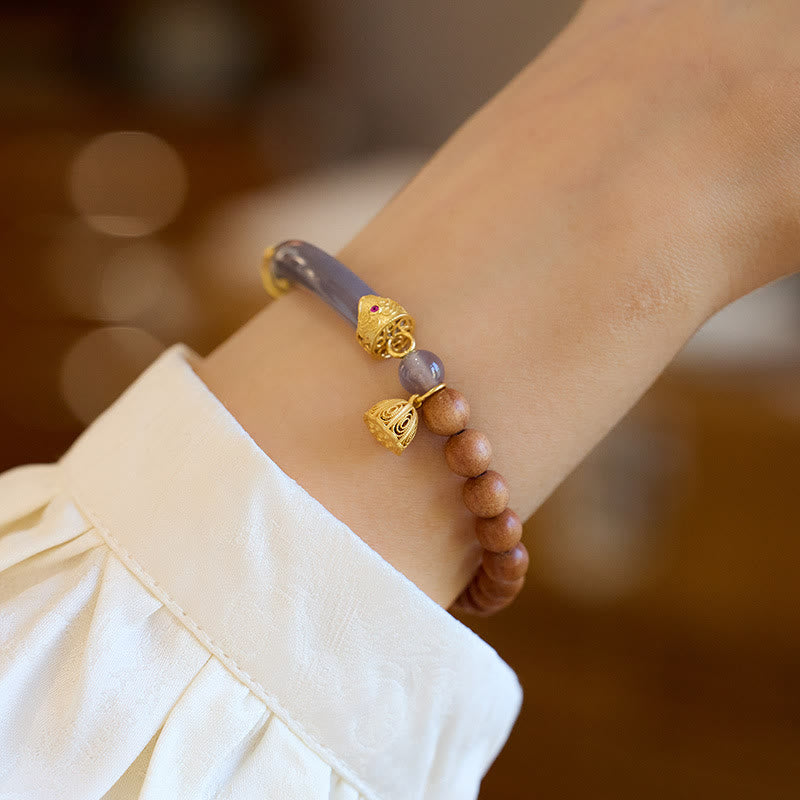 Bracelet manchette demi-jonc en agate grise et calcédoine avec Buddha Stones