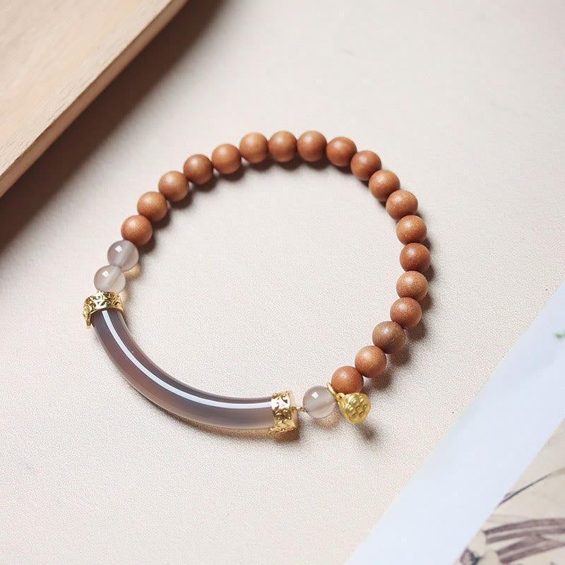Bracelet manchette demi-jonc en agate grise et calcédoine avec Buddha Stones