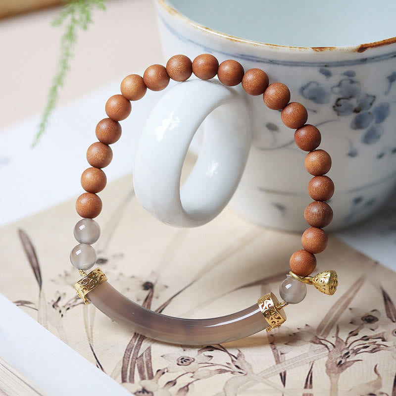 Bracelet manchette demi-jonc en agate grise et calcédoine avec Buddha Stones