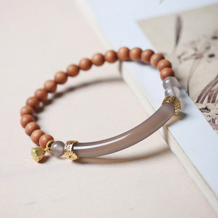 Bracelet manchette demi-jonc en agate grise et calcédoine avec Buddha Stones