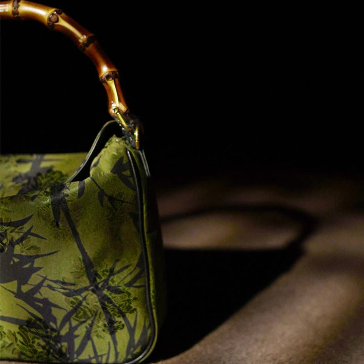 Sac à bandoulière en soie Xiangyunsha avec poignée en bambou luxuriant et Buddha Stones