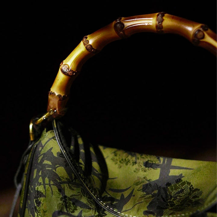 Sac à bandoulière en soie Xiangyunsha avec poignée en bambou luxuriant et Buddha Stones