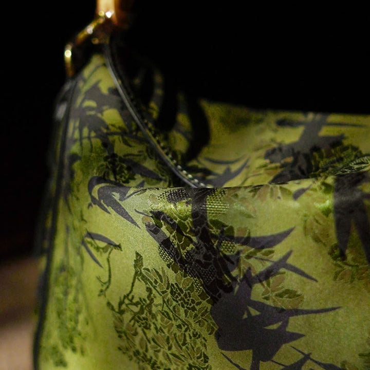 Sac à bandoulière en soie Xiangyunsha avec poignée en bambou luxuriant et Buddha Stones