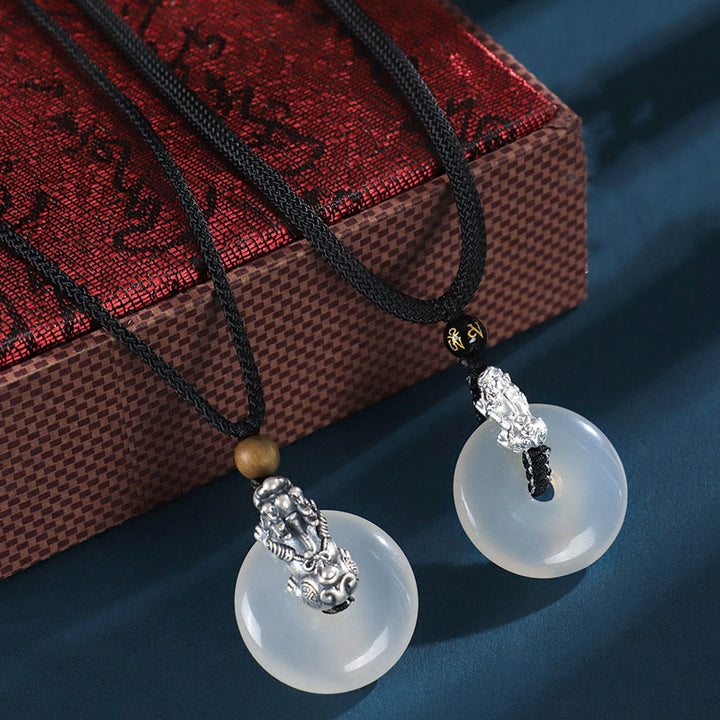 Collier avec Buddha Stones en agate blanche et argent sterling 999, onyx noir, bois de santal vert, boucle de paix Pi Xiu, six mots vrais - image 10
