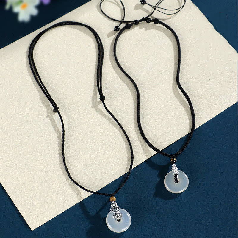 Collier avec Buddha Stones en agate blanche et argent sterling 999, onyx noir, bois de santal vert, boucle de paix Pi Xiu, six mots vrais - image 10