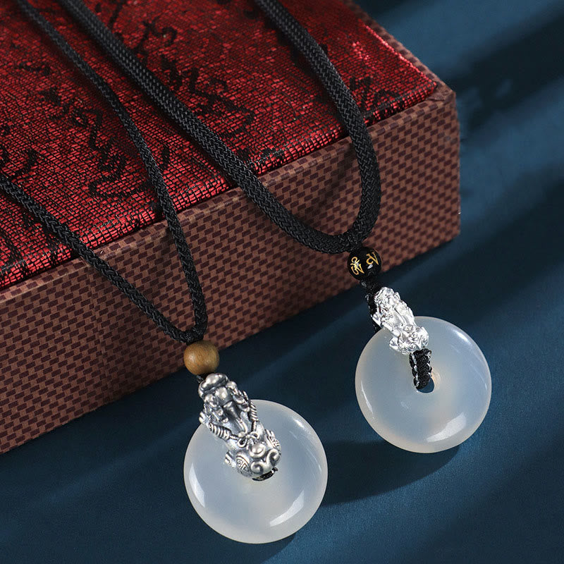 Collier avec Buddha Stones en agate blanche et argent sterling 999, onyx noir, bois de santal vert, boucle de paix Pi Xiu, six mots vrais - image 9