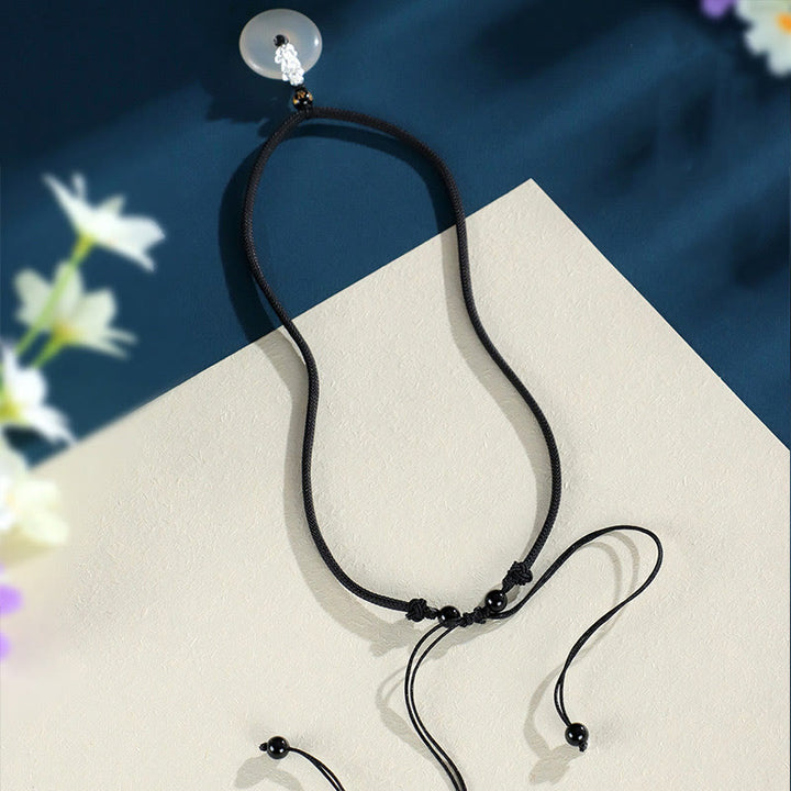 Collier avec Buddha Stones en agate blanche et argent sterling 999, onyx noir, bois de santal vert, boucle de paix Pi Xiu, six mots vrais - image 2