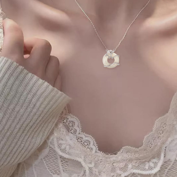 Collier pendentif feuille de ginkgo en argent sterling 925 avec boucle de paix et Buddha Stones en jade Hetian