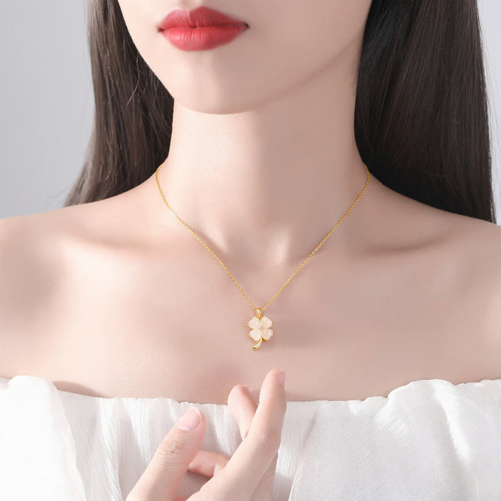 Collier pendentif trèfle à quatre feuilles en argent sterling 925 et jade Hetian de Buddha Stones