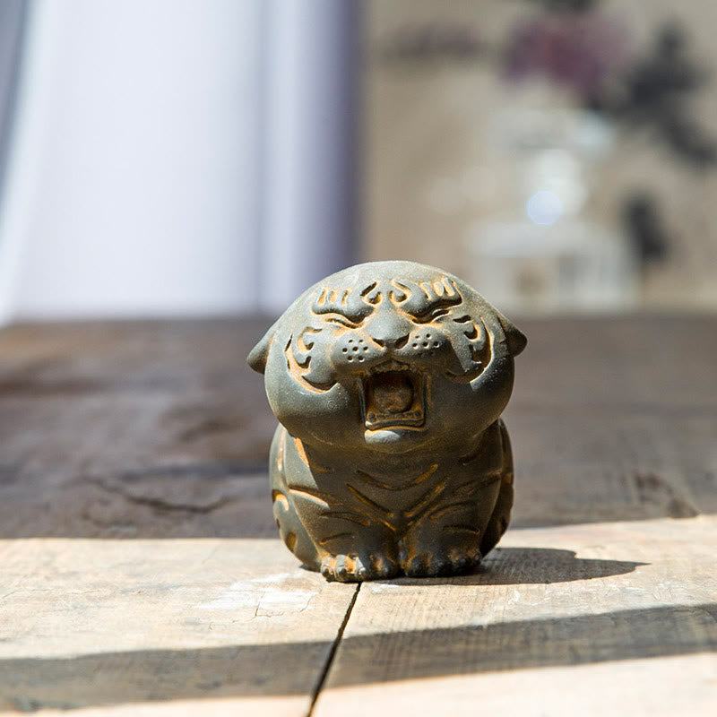 Statue de Buddha Stones en résine moulée en poudre de fer et rouille en forme de tigre mignon, décoration de la maison - Version rouille 6*5,5 cm - image 0