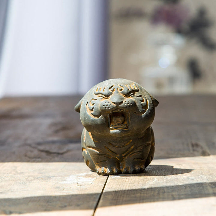 Statue de Buddha Stones en résine moulée en poudre de fer et rouille en forme de tigre mignon, décoration de la maison - Version rouille 6*5,5 cm - image 0