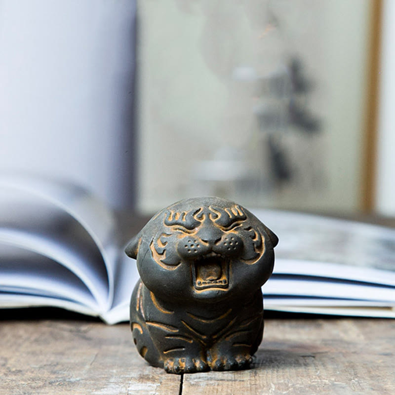 Statue de Buddha Stones en résine moulée en poudre de fer et rouille en forme de tigre mignon, décoration de la maison