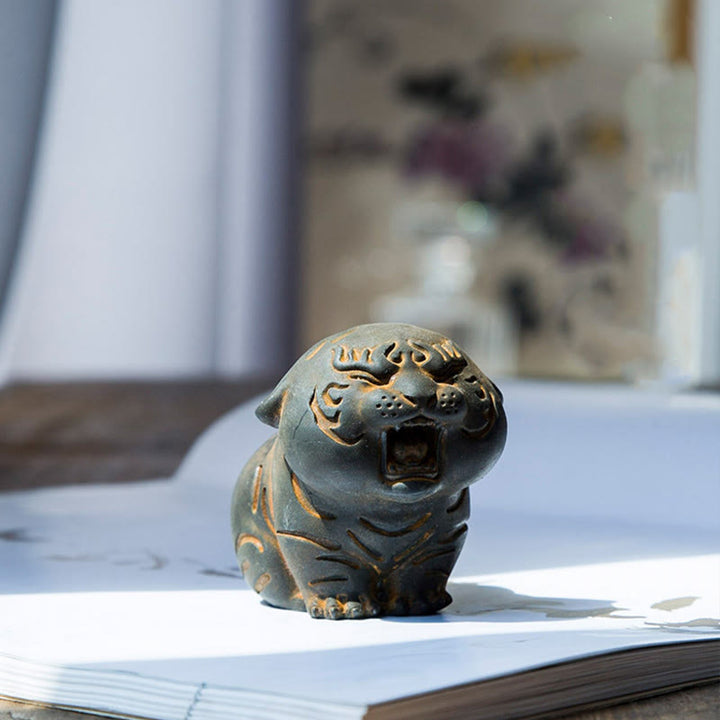 Statue de Buddha Stones en résine moulée en poudre de fer et rouille en forme de tigre mignon, décoration de la maison