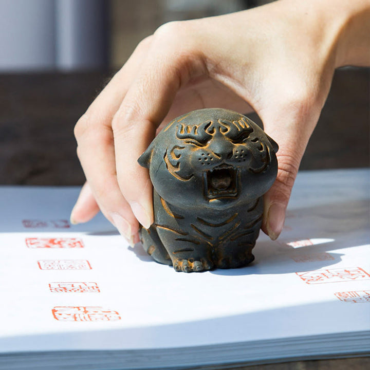 Statue de Buddha Stones en résine moulée en poudre de fer et rouille en forme de tigre mignon, décoration de la maison - image 3
