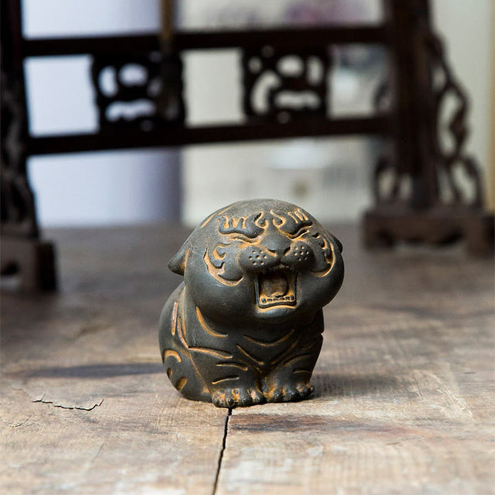 Statue de Buddha Stones en résine moulée en poudre de fer et rouille en forme de tigre mignon, décoration de la maison
