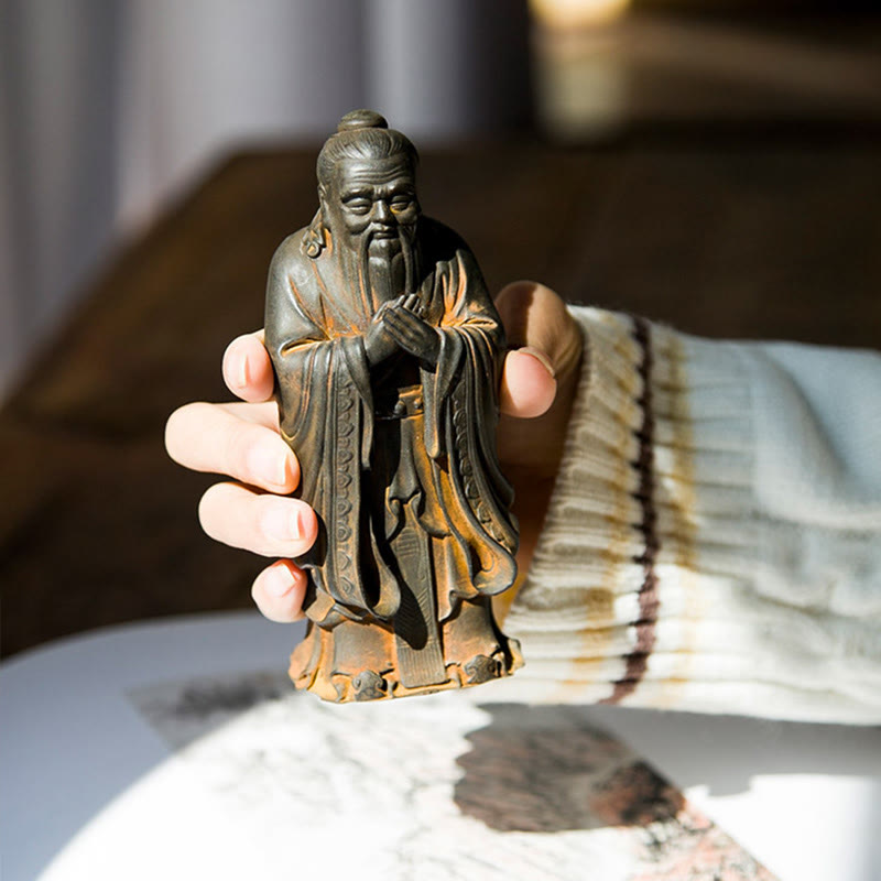 Statue de Buddha Stones faite à la main en poudre de fer Confucius en résine coulée rouillée Décoration de la maison