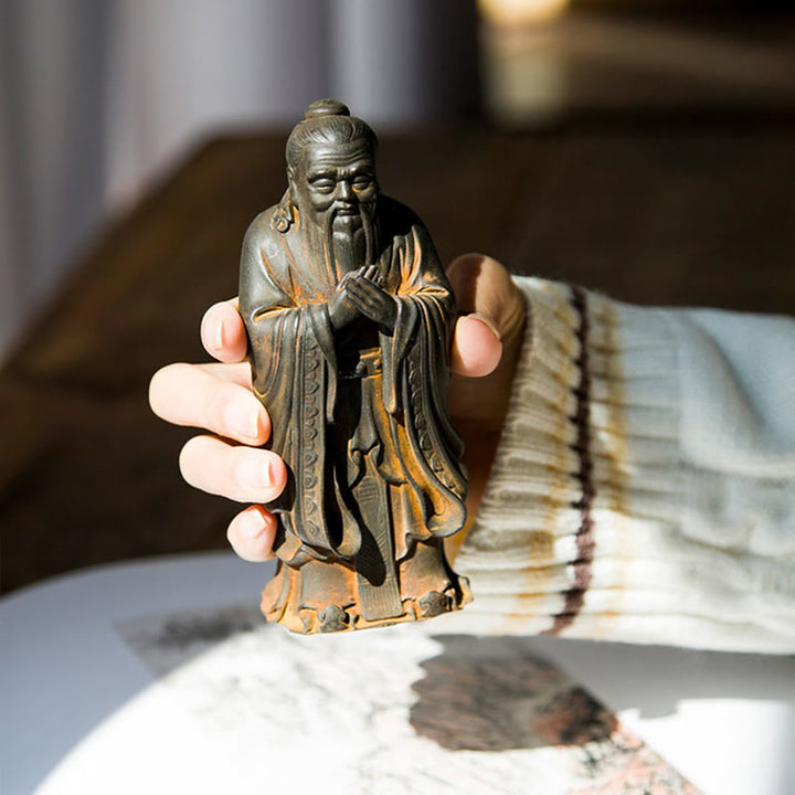 Statue de Buddha Stones faite à la main en poudre de fer Confucius en résine coulée rouillée Décoration de la maison