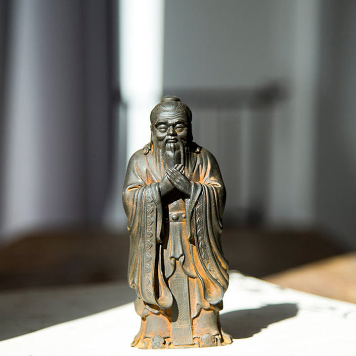 Statue de Buddha Stones faite à la main en poudre de fer Confucius en résine coulée rouillée Décoration de la maison