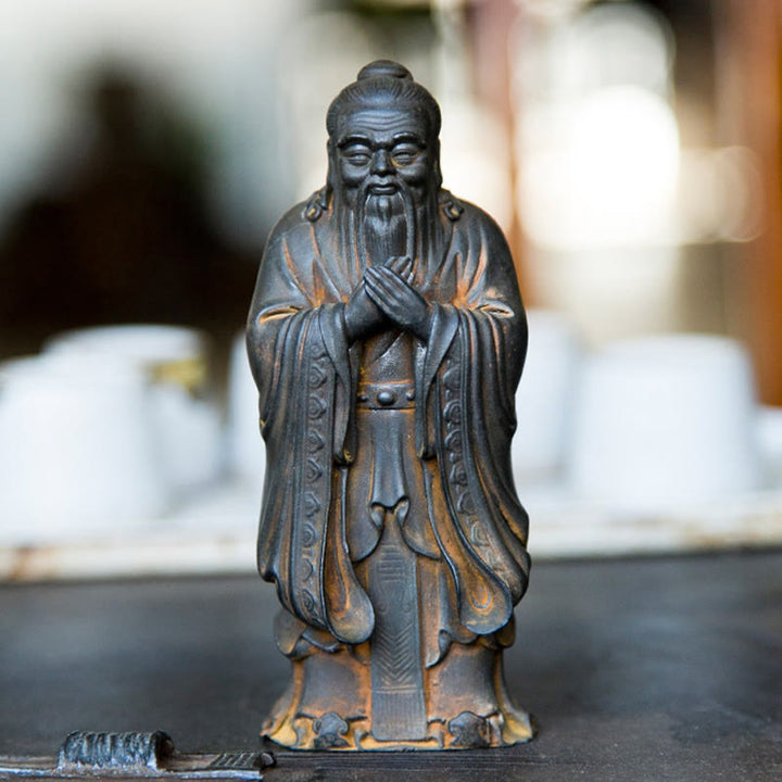 Statue de Buddha Stones faite à la main en poudre de fer Confucius en résine coulée rouillée Décoration de la maison