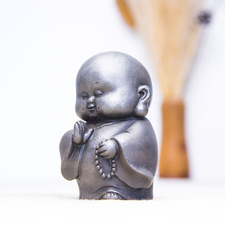 Statue de Buddha Stones en pierre faite à la main en résine moulée en poudre de fer et rouille, petit moine, décoration de la maison