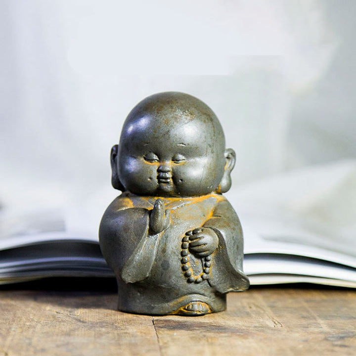 Statue de Buddha Stones en pierre faite à la main en résine moulée en poudre de fer et rouille, petit moine, décoration de la maison