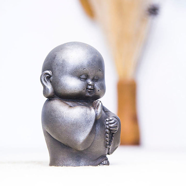 Statue de Buddha Stones en pierre faite à la main en résine moulée en poudre de fer et rouille, petit moine, décoration de la maison