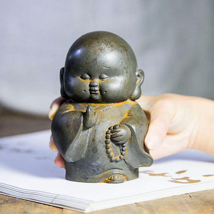 Statue de Buddha Stones en pierre faite à la main en résine moulée en poudre de fer et rouille, petit moine, décoration de la maison