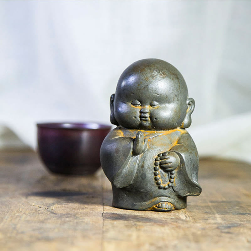 Statue de Buddha Stones en pierre faite à la main en résine moulée en poudre de fer et rouille, petit moine, décoration de la maison