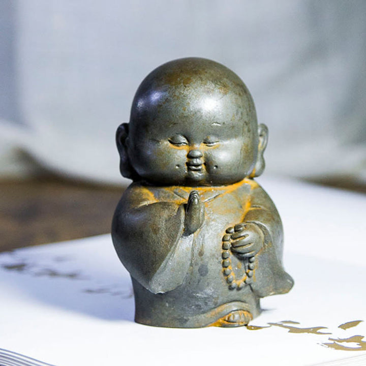 Statue de Buddha Stones en pierre faite à la main en résine moulée en poudre de fer et rouille, petit moine, décoration de la maison