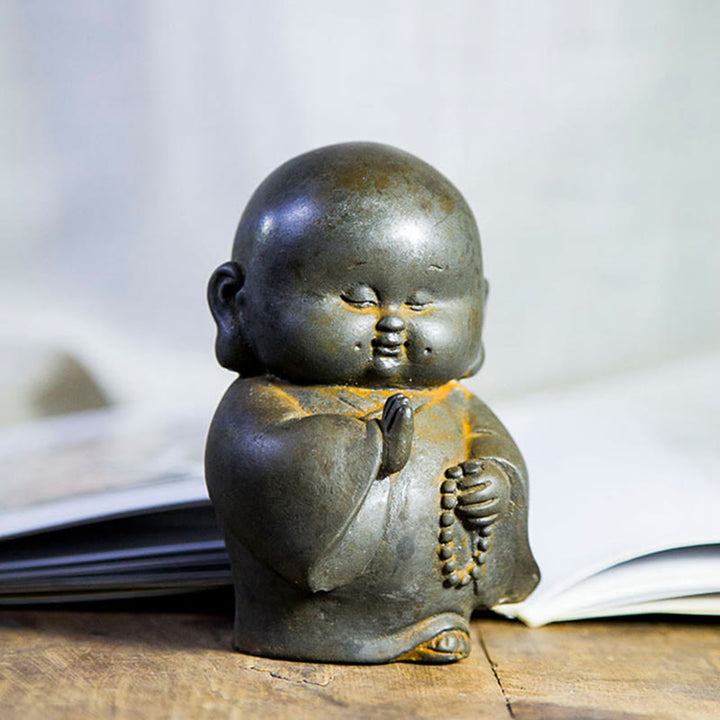 Statue de Buddha Stones en pierre faite à la main en résine moulée en poudre de fer et rouille, petit moine, décoration de la maison