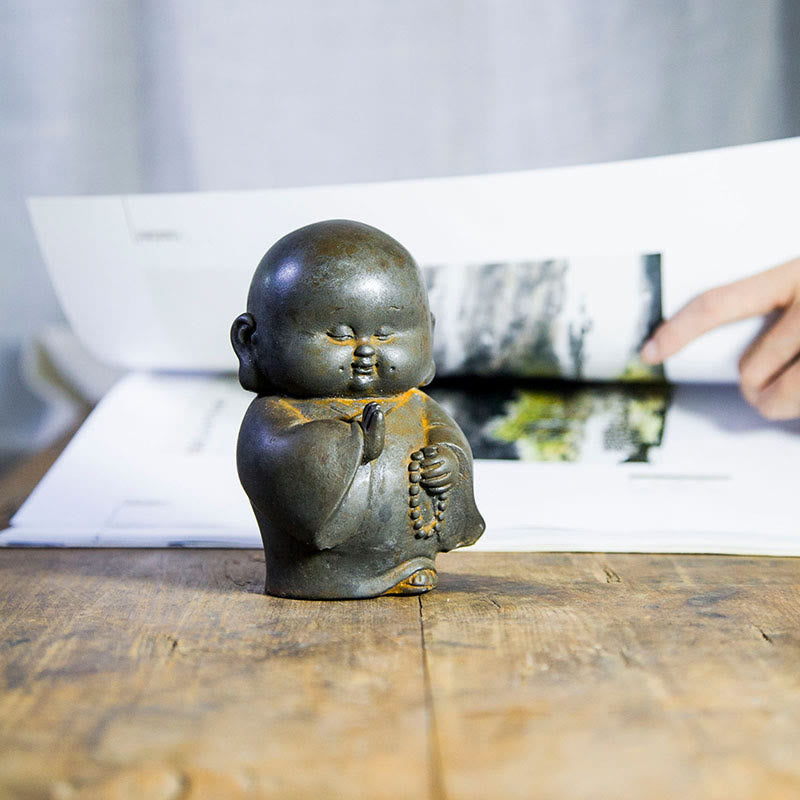 Statue de Buddha Stones en pierre faite à la main en résine moulée en poudre de fer et rouille, petit moine, décoration de la maison