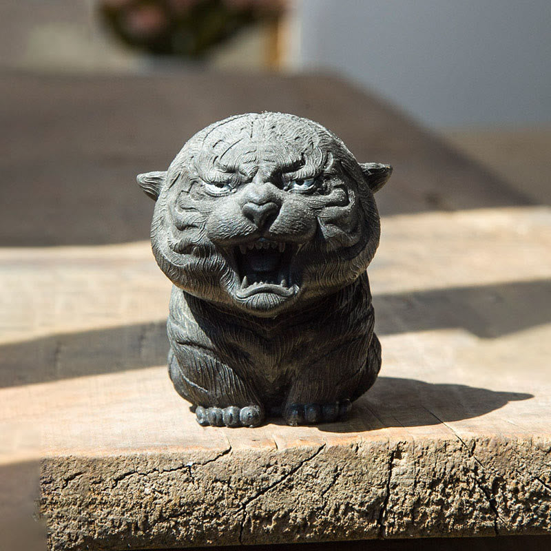 Statue de Buddha Stones en résine moulée à la main en forme de mini tigre rugissant en poudre de fer et rouille, décoration de la maison