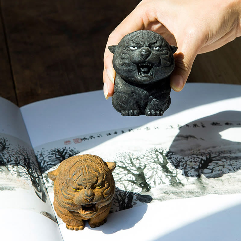 Statue de Buddha Stones en résine moulée à la main en forme de mini tigre rugissant en poudre de fer et rouille, décoration de la maison