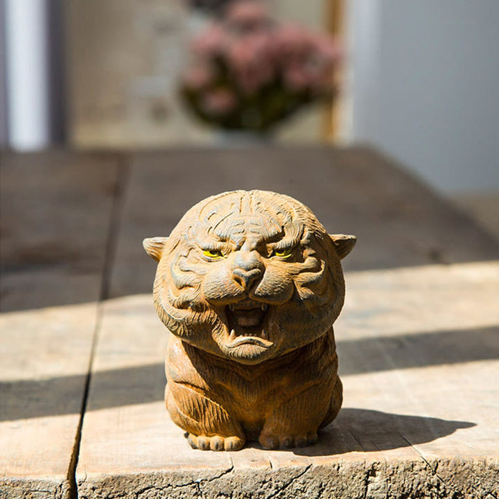 Statue de Buddha Stones en résine moulée à la main en forme de mini tigre rugissant en poudre de fer et rouille, décoration de la maison