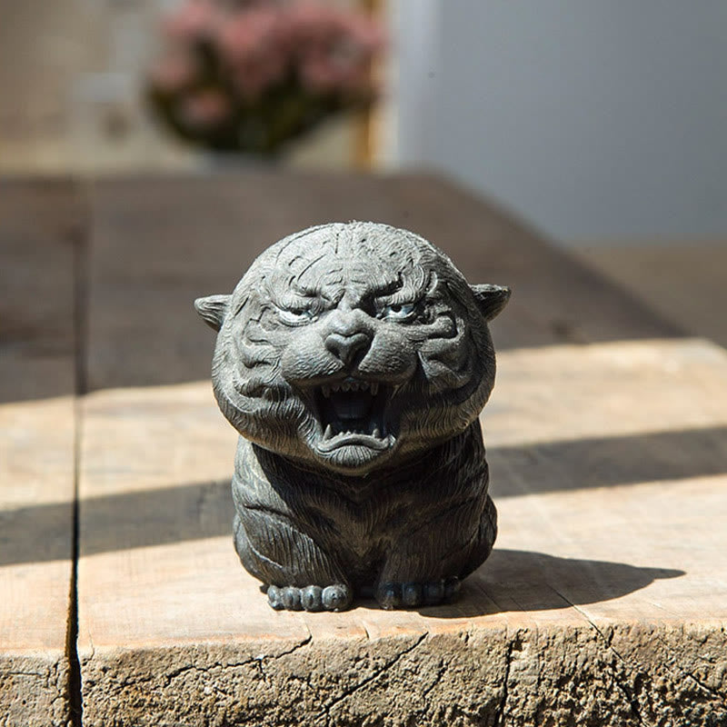 Statue de Buddha Stones en résine moulée à la main en forme de mini tigre rugissant en poudre de fer et rouille, décoration de la maison