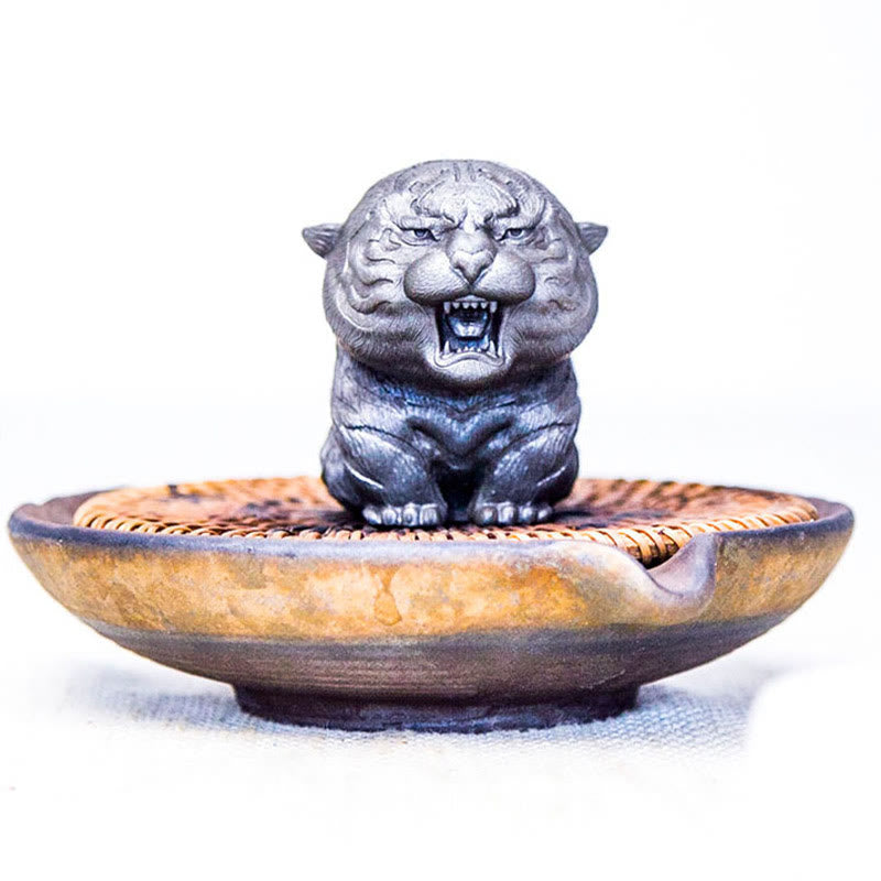 Statue de Buddha Stones en résine moulée à la main en forme de mini tigre rugissant en poudre de fer et rouille, décoration de la maison