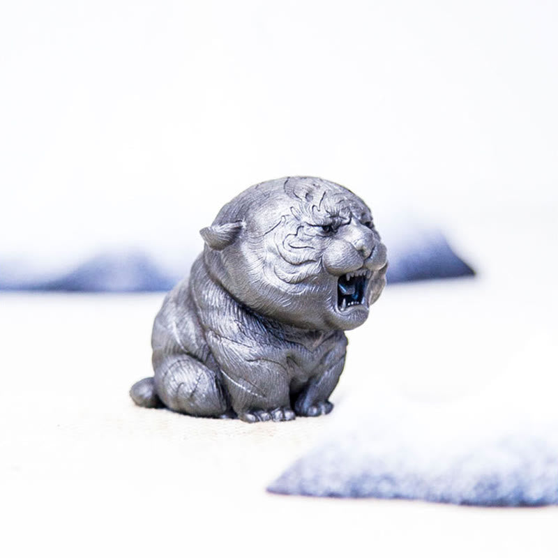 Statue de Buddha Stones en résine moulée à la main en forme de mini tigre rugissant en poudre de fer et rouille, décoration de la maison