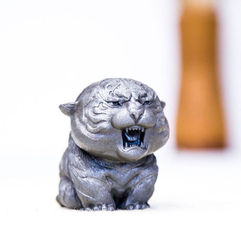 Statue de Buddha Stones en résine moulée à la main en forme de mini tigre rugissant en poudre de fer et rouille, décoration de la maison