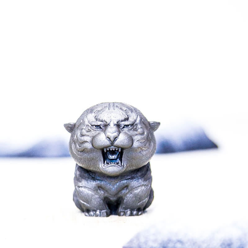 Statue de Buddha Stones en résine moulée à la main en forme de mini tigre rugissant en poudre de fer et rouille, décoration de la maison