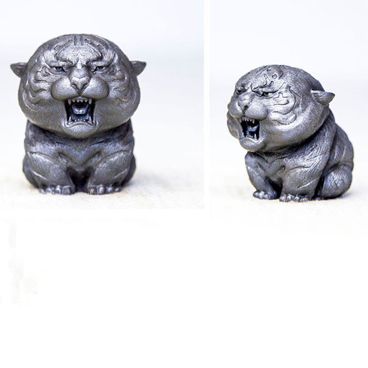 Statue de Buddha Stones en résine moulée à la main en forme de mini tigre rugissant en poudre de fer et rouille, décoration de la maison