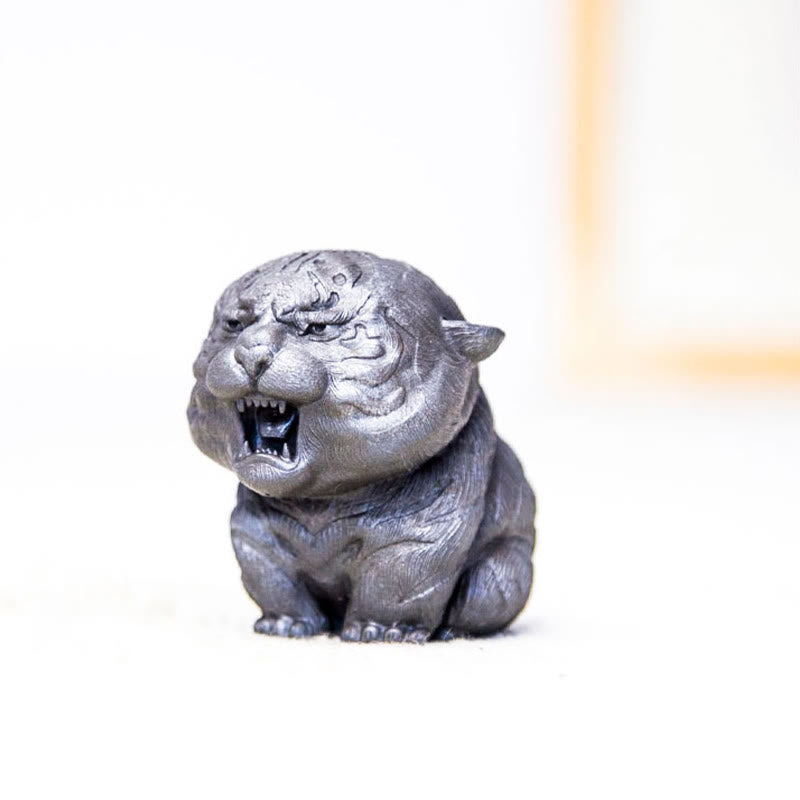 Statue de Buddha Stones en résine moulée à la main en forme de mini tigre rugissant en poudre de fer et rouille, décoration de la maison