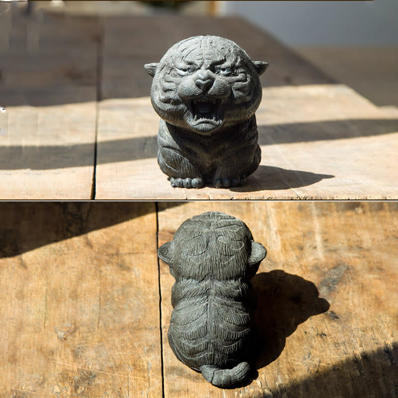 Statue de Buddha Stones en résine moulée à la main en forme de mini tigre rugissant en poudre de fer et rouille, décoration de la maison