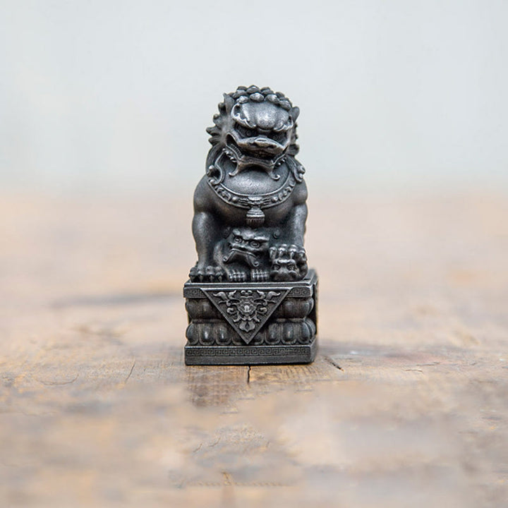 Statue de Buddha Stones faite à la main en résine moulée avec poudre de fer et rouille pour protéger le mal et décorer la maison
