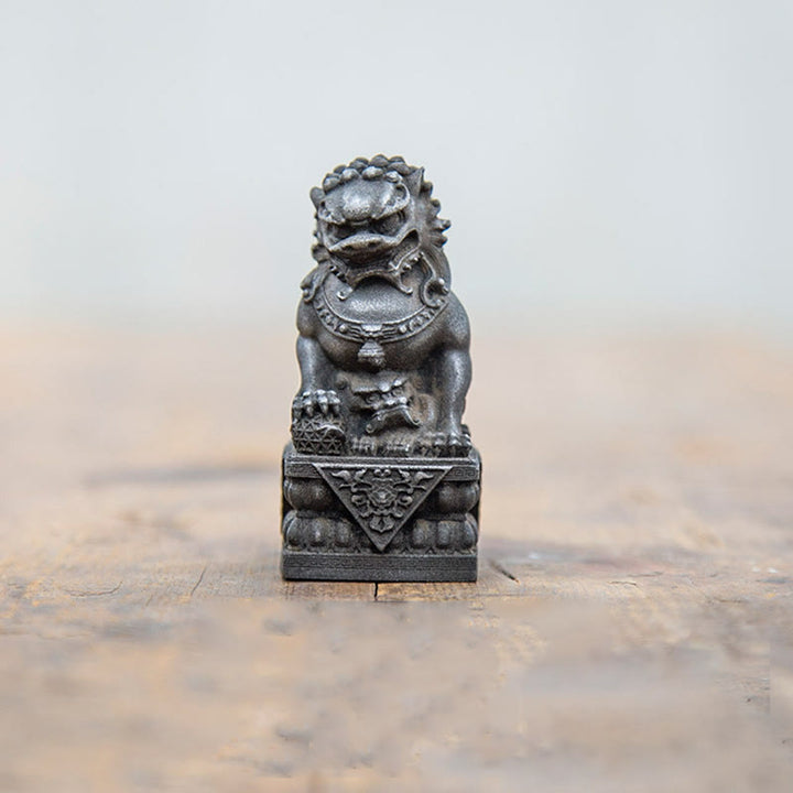 Statue de Buddha Stones faite à la main en résine moulée avec poudre de fer et rouille pour protéger le mal et décorer la maison