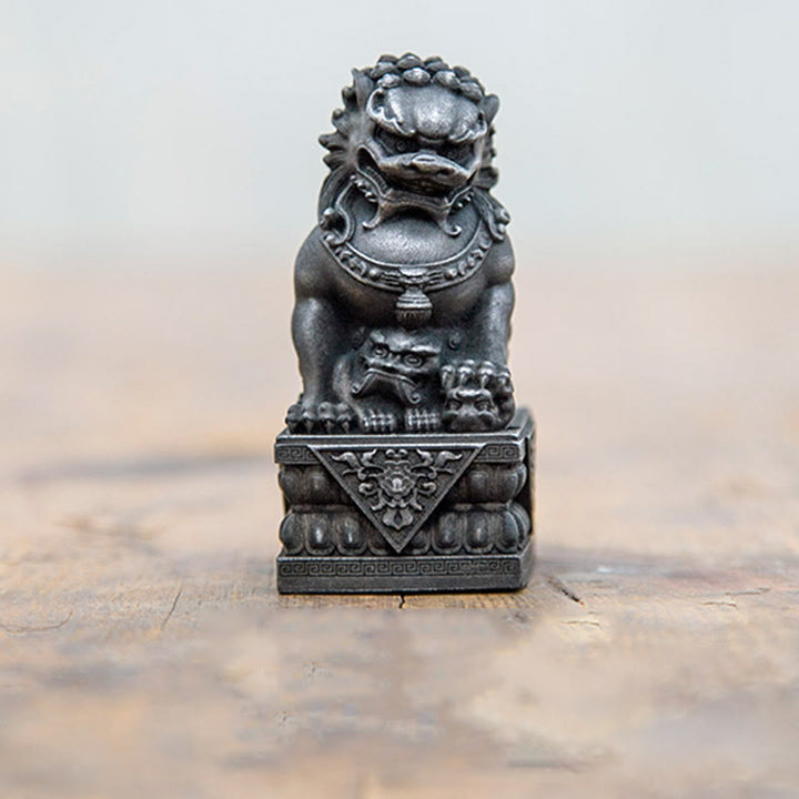 Statue de Buddha Stones faite à la main en résine moulée avec poudre de fer et rouille pour protéger le mal et décorer la maison